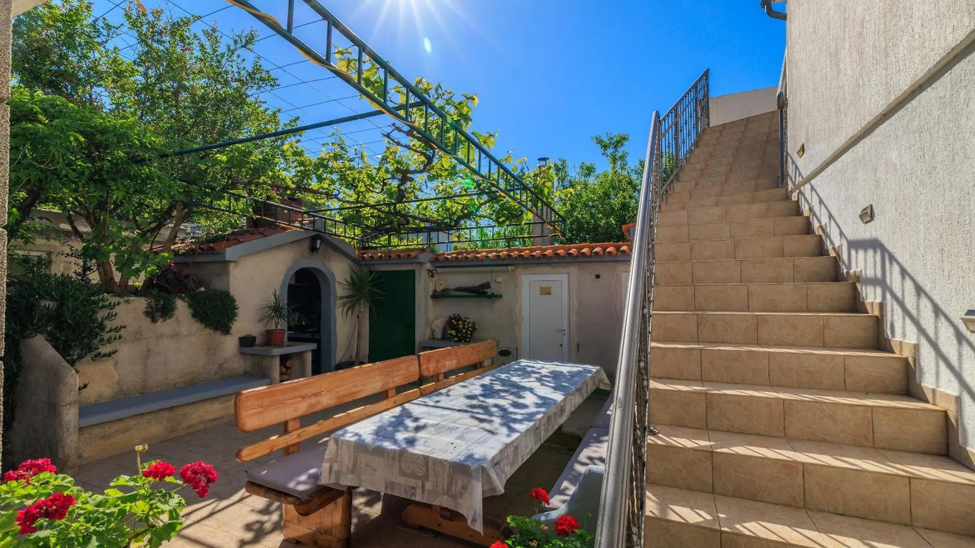 Apartments Nada Banjol
