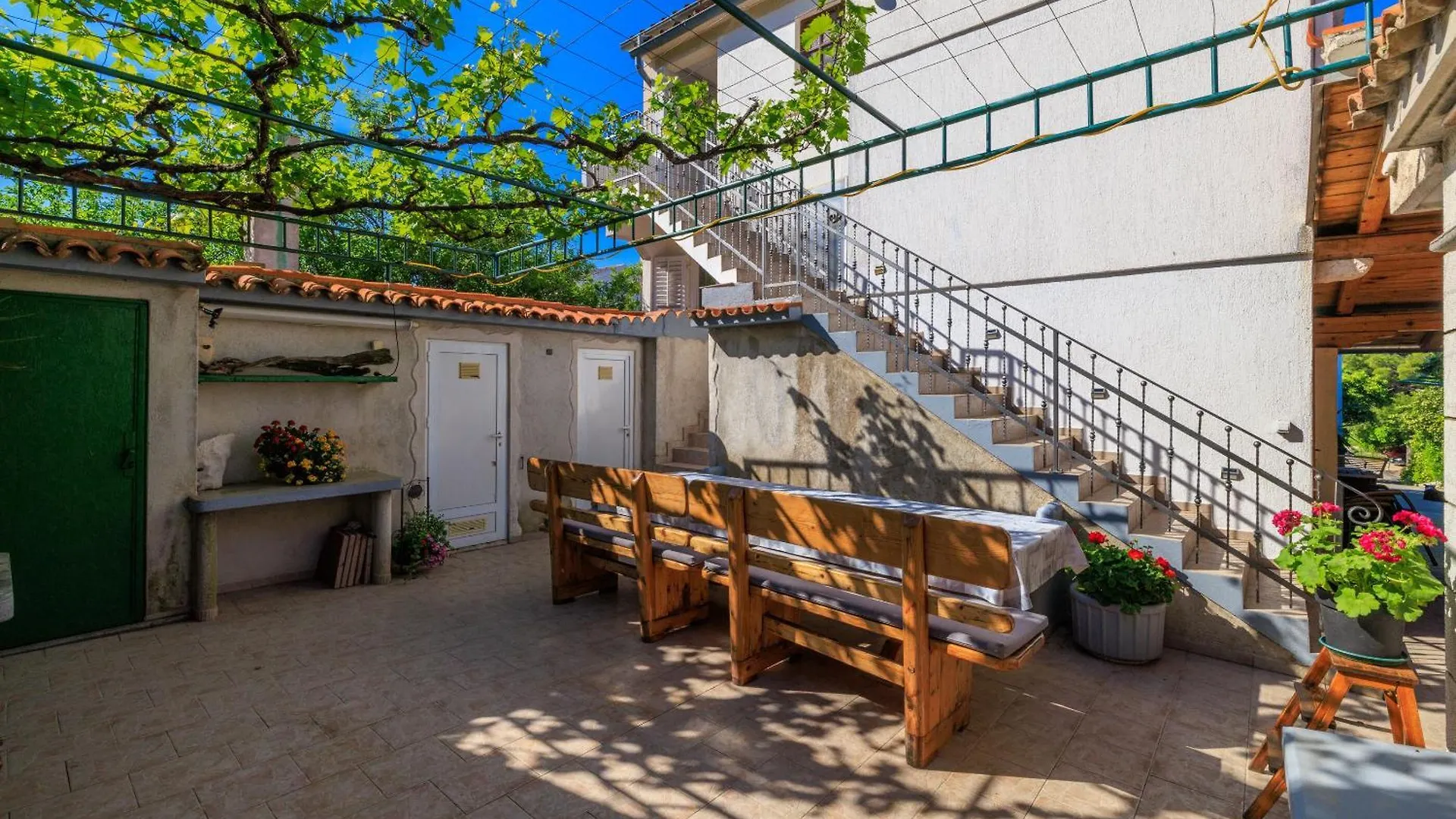 Apartments Nada Banjol